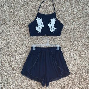 rompers/ two-piece outfits